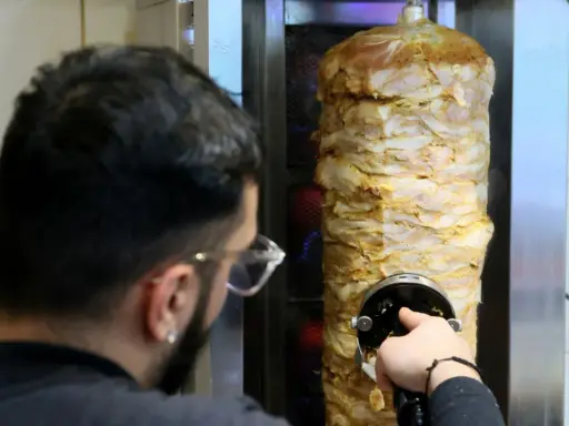 Co jesz w kebabie? Prawdziwy skład mięsa i ukryte dodatki