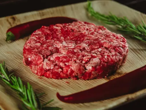 Wołowina Angus w burgerze: Czy warto dopłacać za premium?
