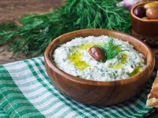 Tzatziki do gyrosa: Autentyczny przepis, który pokocha Twoje podniebienie
