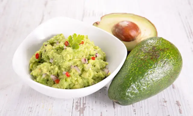 Pasta guacamole do czego? Odkryj najlepsze pomysły na dania