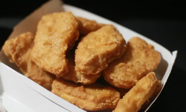 Z czego są Nuggetsy McDonald's? Prawda o składzie i bez MOM!