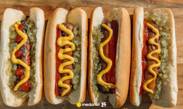 Hot dog ze stacji: Skład parówek premium. Czy wiesz, co jesz?