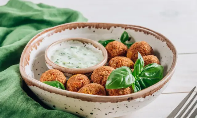 Falafel w tortilli: Zdrowy hit czy kaloryczna pułapka?