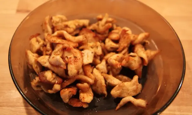 Kebab z kurczaka w domu: sekret soczystego mięsa. Mój przepis!