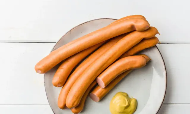 Berlinki: Ile mięsa w parówce? Analiza składu i E-dodatków
