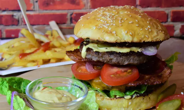 Mięso kraftowe czy mielone z kuli? Wybierz idealny burger!