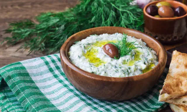 Tzatziki do gyrosa: Autentyczny przepis, który pokocha Twoje podniebienie