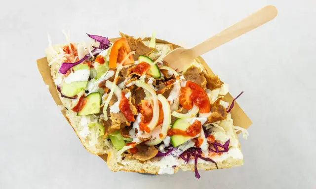 Kebab: Bułka czy Rollo? Nie forma, a lokal decyduje o mięsie!