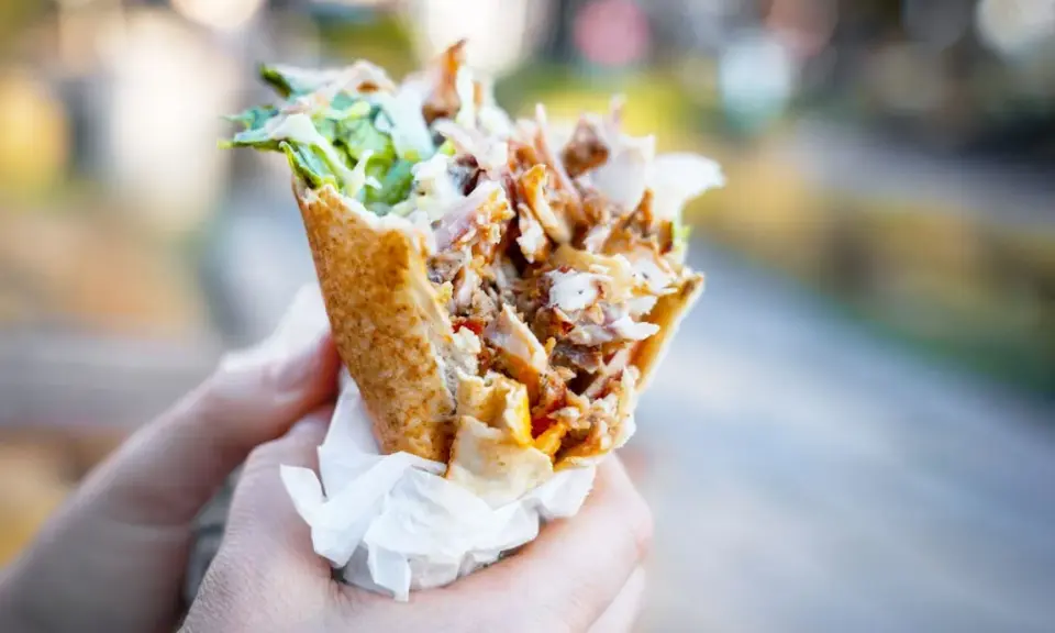 Ile kcal ma tortilla kebab? Zaskakujące różnice w kaloriach!