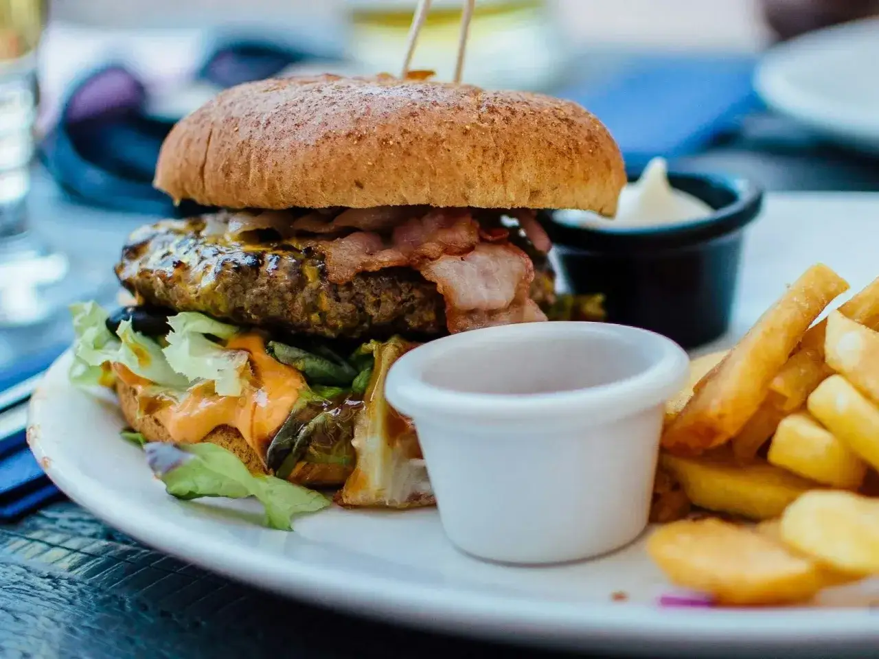błędy w przygotowaniu burger&oacute;w, suchy burger