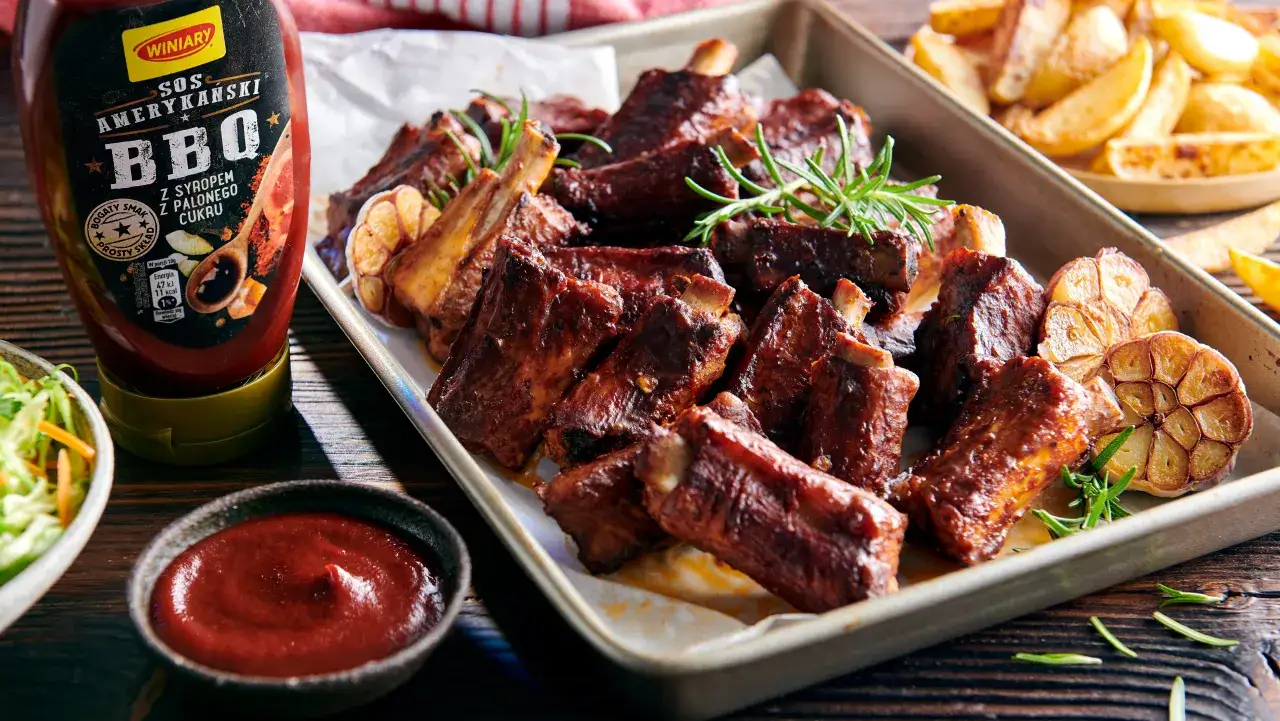 żeberka wieprzowe w sosie BBQ i żeberka wołowe duszone