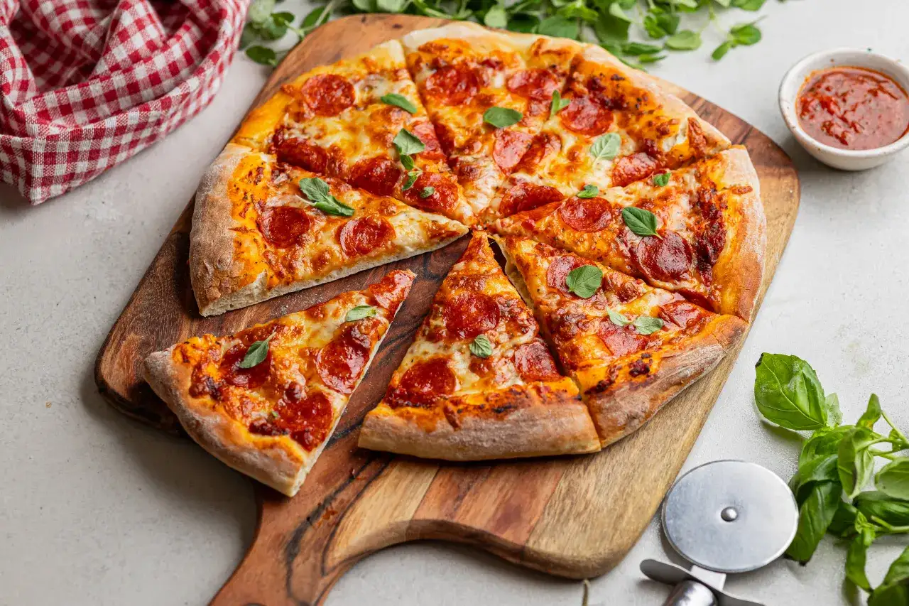 pizza z pepperoni miseczki