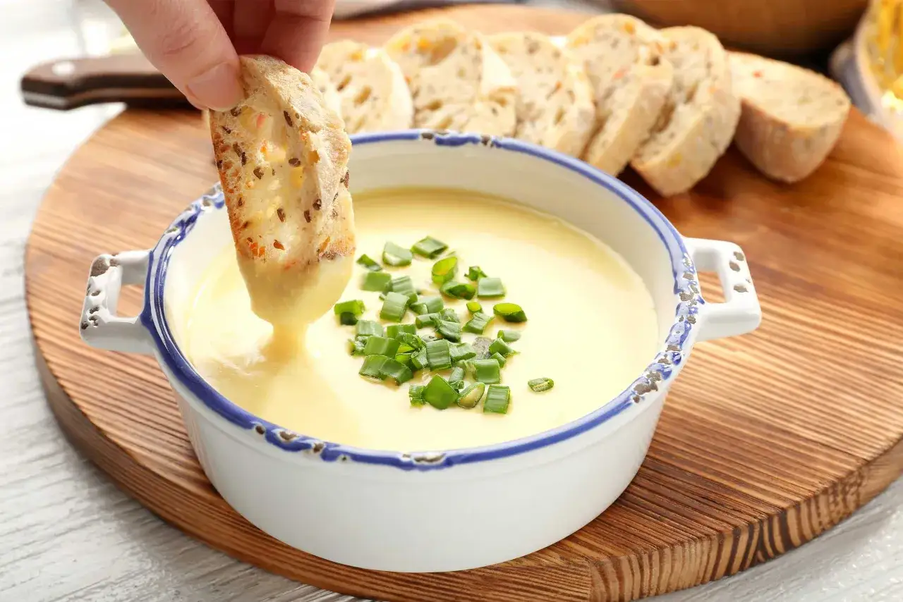 różne rodzaje sera cheddar do sosu oraz cytrynian sodu